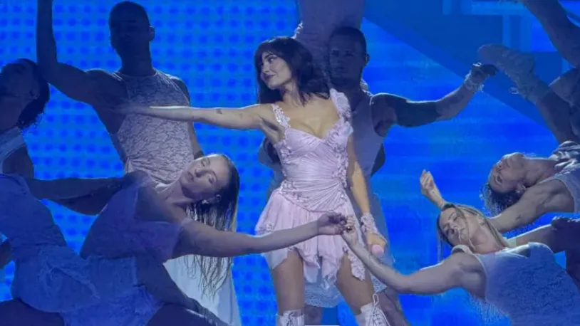 Aitana trajo su Cuarto Azul a Bogotá y dejó a sus fans debatiendo: ¿ajiaco o sancocho?