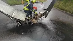 Motociclista resultó herido tras colapso de estructura metálica en vía de Pasto