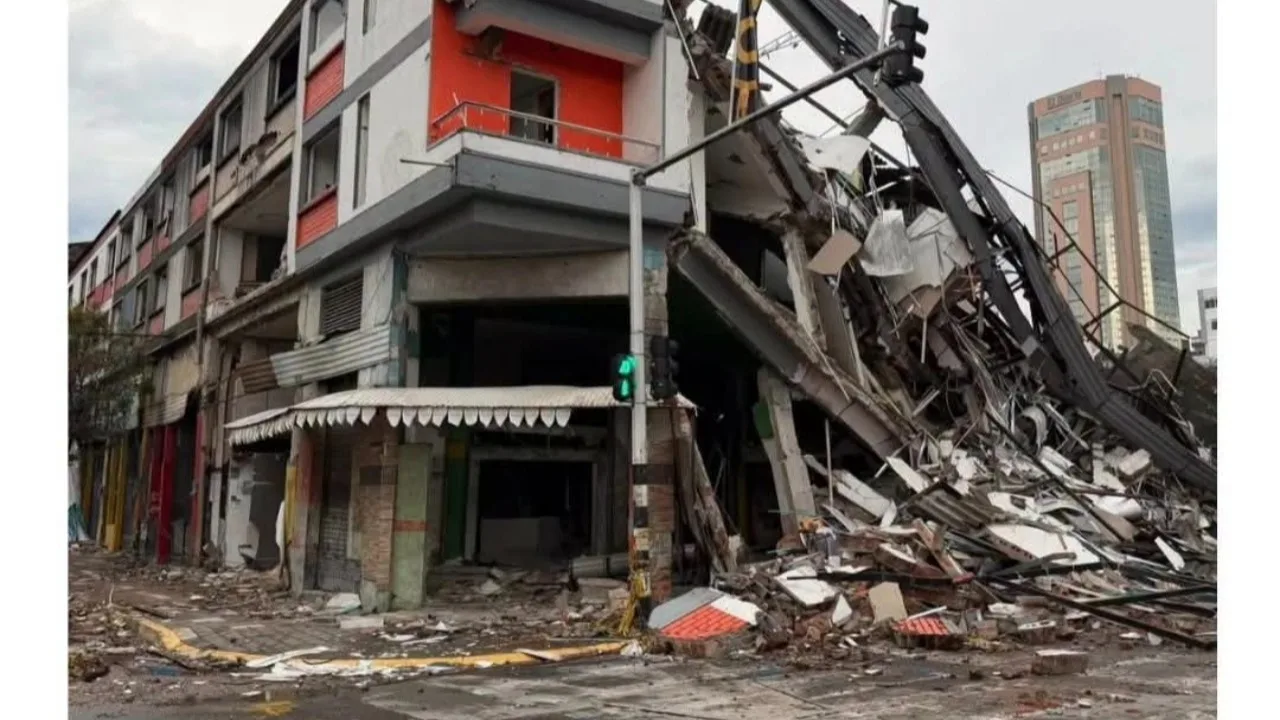 Colapsó edificio en el centro de Pereira que estaba en demolición: dos personas murieron