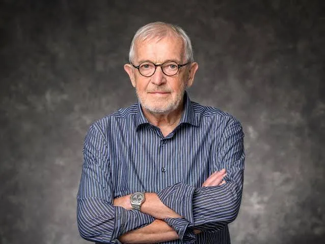 Francis Halzen recibe el Nobel de Física por revelar los neutrinos del universo.