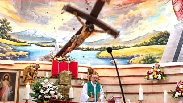 Sacerdote murió en plena misa tras caerle encima una pesada cruz en la cabeza