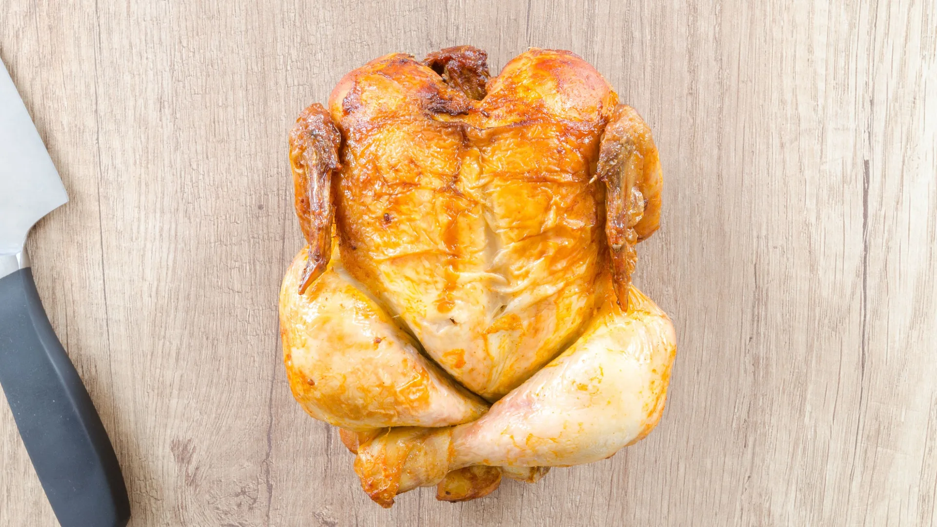 Pollo crujiente con salsa cremosa de ajo y miel: una receta irresistible