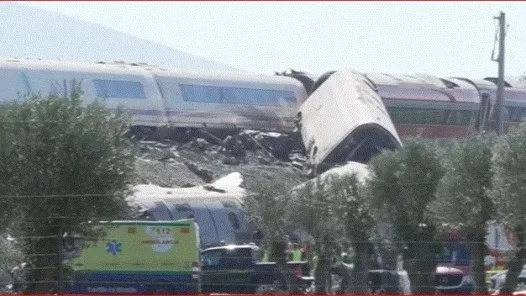 Brutal choque de trenes en España: A 64 subió el número de muertos y varios heridos