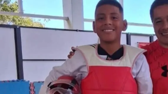 Celebra medalla de plata en taekwondo