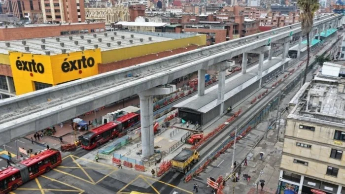 Entra en servicio una nueva estación de transporte masivo con tres vagones amplificados