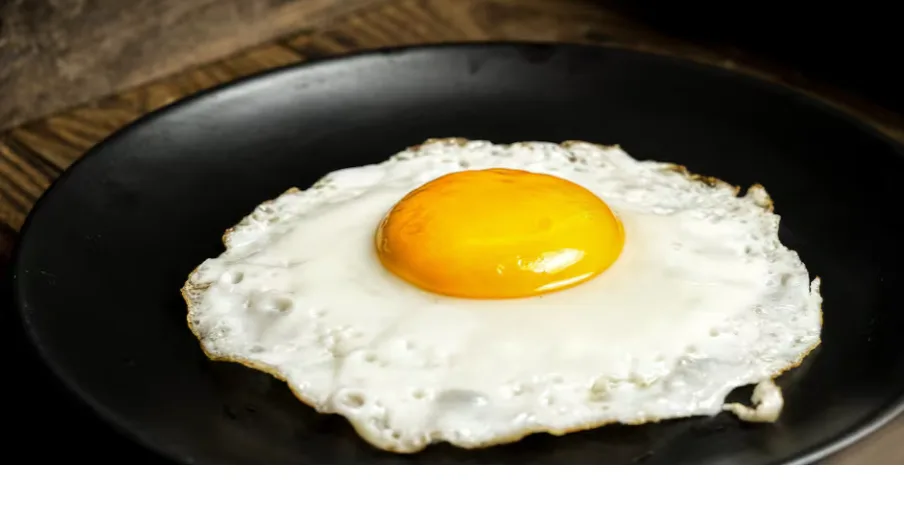Chef Alfredo revela el truco del agua para evitar que los huevos se peguen a la sartén