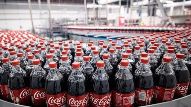 Coca-Cola eleva sus proyecciones financieras gracias a sólidas ventas globales