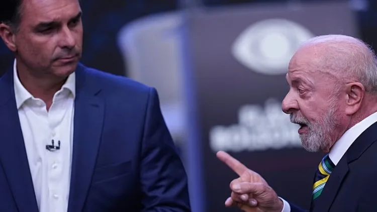 Lula y Flávio Bolsonaro intercambian insultos en su primer debate de segunda vuelta