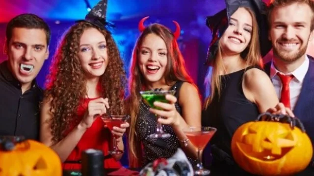 Halloween deja de ser solo una fiesta infantil: familias, mascotas y experiencias
