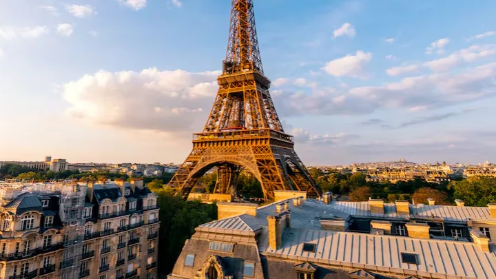 Francia enfrenta estancamiento económico, inflación y presión fiscal
