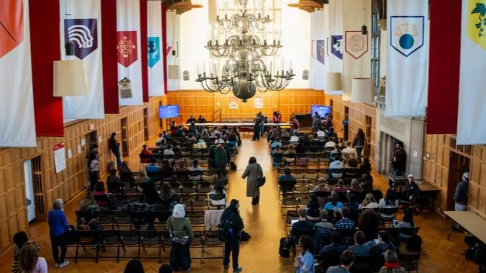 Universidad suspende fiestas de fraternidades tras grave denuncia de agresión sexual