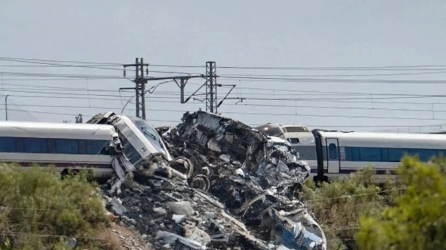 Impresionante choque de dos trenes en España deja al menos 10 muertos en Toledo