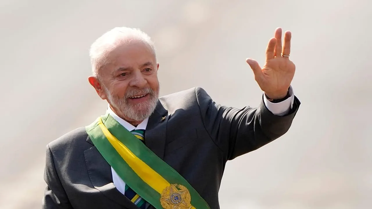 Lula es reelegido presidente de Brasil.
