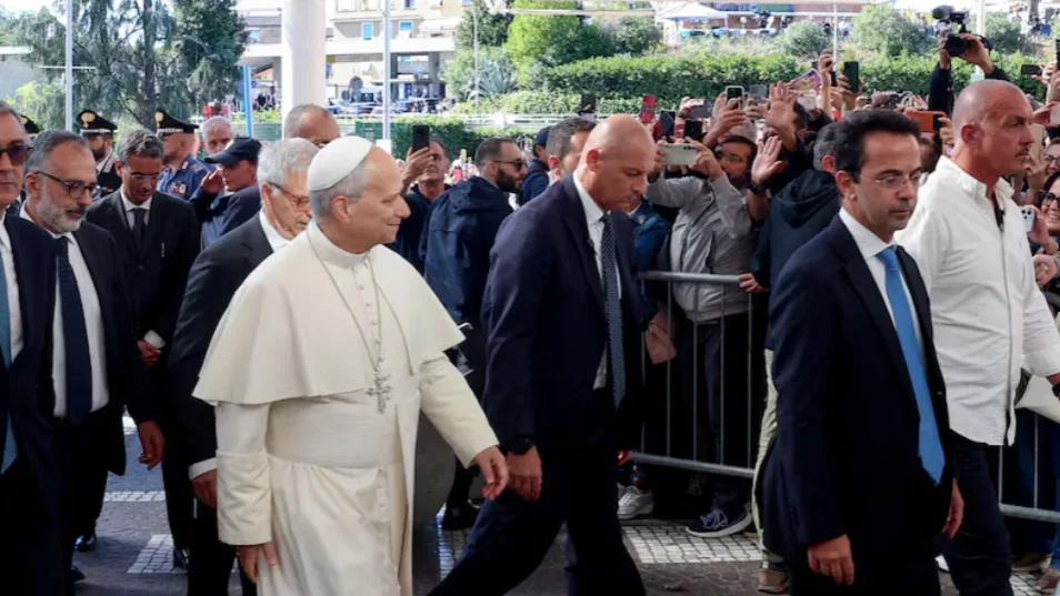 El papa León XIV fue operado de un adenocarcinoma pulmonar: le extirparon parte del pulmón