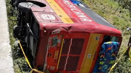 Accidente de bus en la vía Panamericana deja cinco personas fallecidasY decenas de heridos