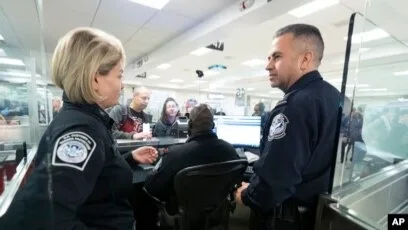 EE. UU. despliega inspecciones en puertos de Alaska por motivos migratorios
