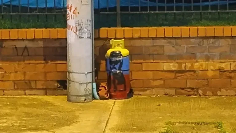 Descartan explosivos en cilindro abandonado en la entrada del Centro Comercial Río Cauca