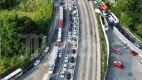 Bloqueos de transportistas colapsan importantes autopistas en México