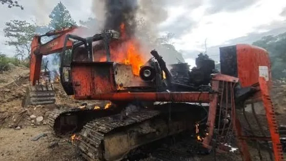 Inutilizan maquinaria pesada en Chaparral usada para la extracción ilegal de oro