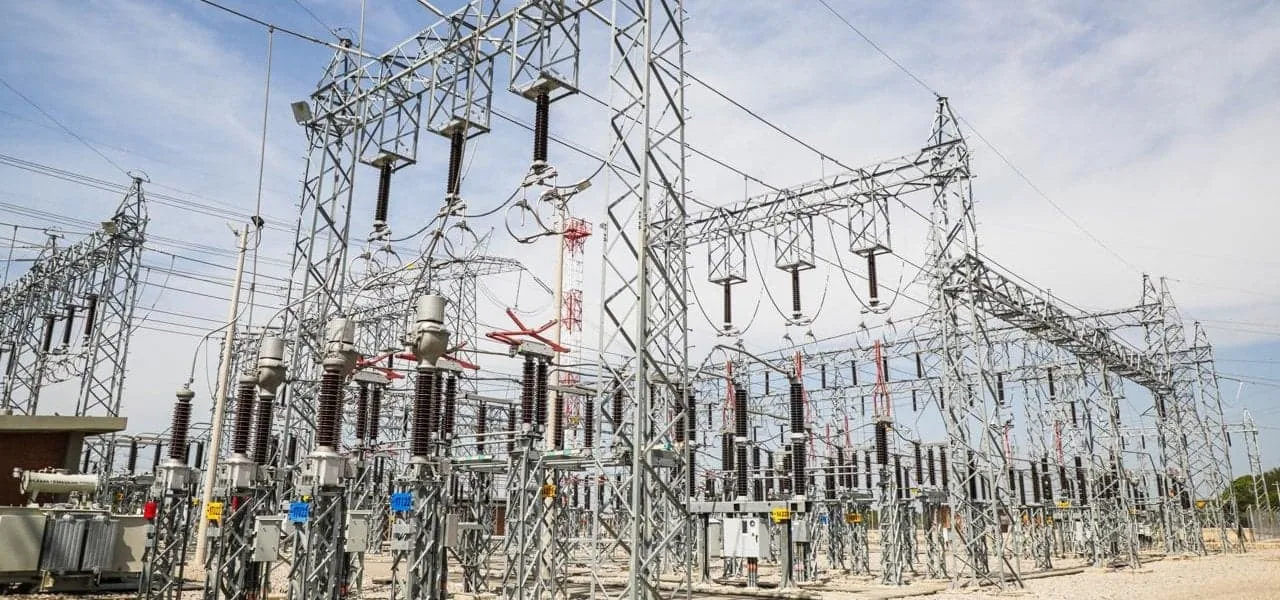 Colombia suspende las exportaciones comerciales de electricidad a Ecuador