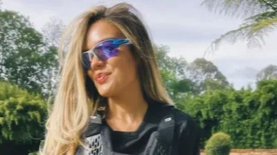 Karol G sorprendió a sus seguidores en Miami con un carro clásico