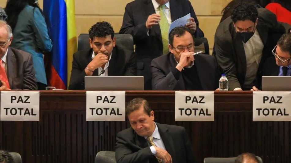 Gobierno prepara ley de sometimiento para reemplazar la Paz Total en Colombia