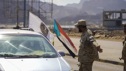 Milicianos hutíes atacaron el aeropuerto de Adén, en Yemen, durante una ofensiva rebelde.