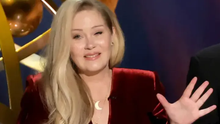 Christina Applegate fue diagnosticada erróneamente con esclerosis múltiple durante cinco a