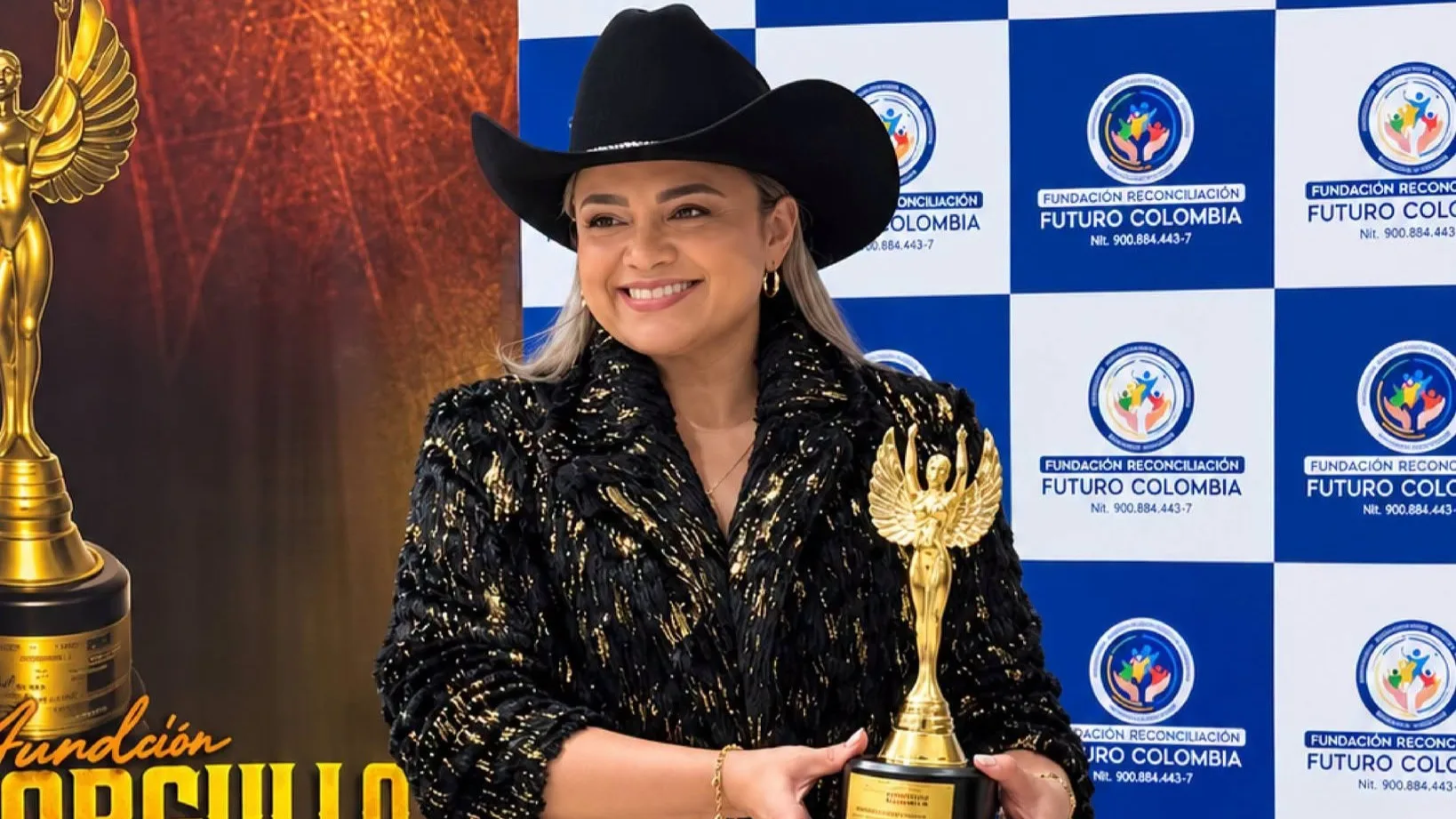 Entregan reconocimiento a la directora de la Agencia Nacional de Tierras