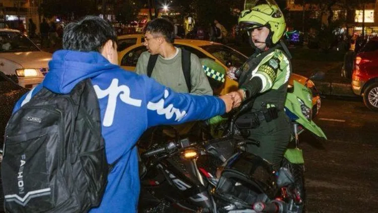 Bogotá restringe motos en 19 vías durante las noches de Halloween