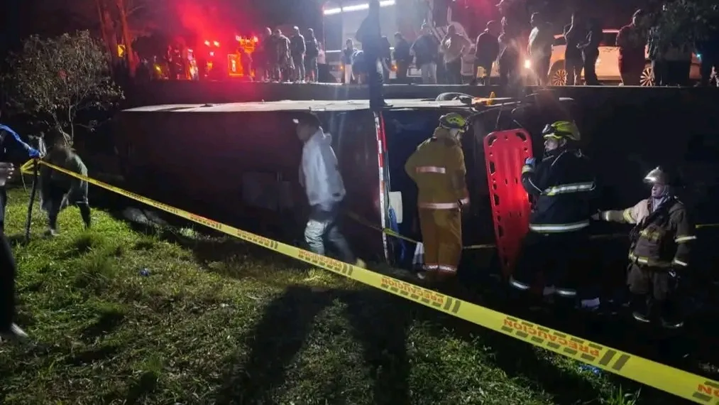 Tragedia en el Cauca: cuatro muertos y 56 heridos tras volcamiento de bus