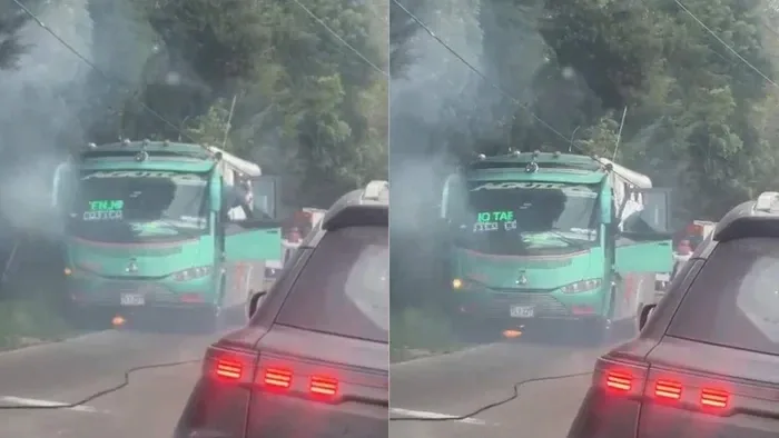 1. Impactante video: así escaparon los pasajeros de un bus alcanzado por cables eléctricos