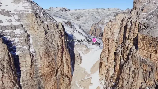 Tragedia en los Dolomitas: turista muere al caer 300 metros mientras fotografiaba el paisa