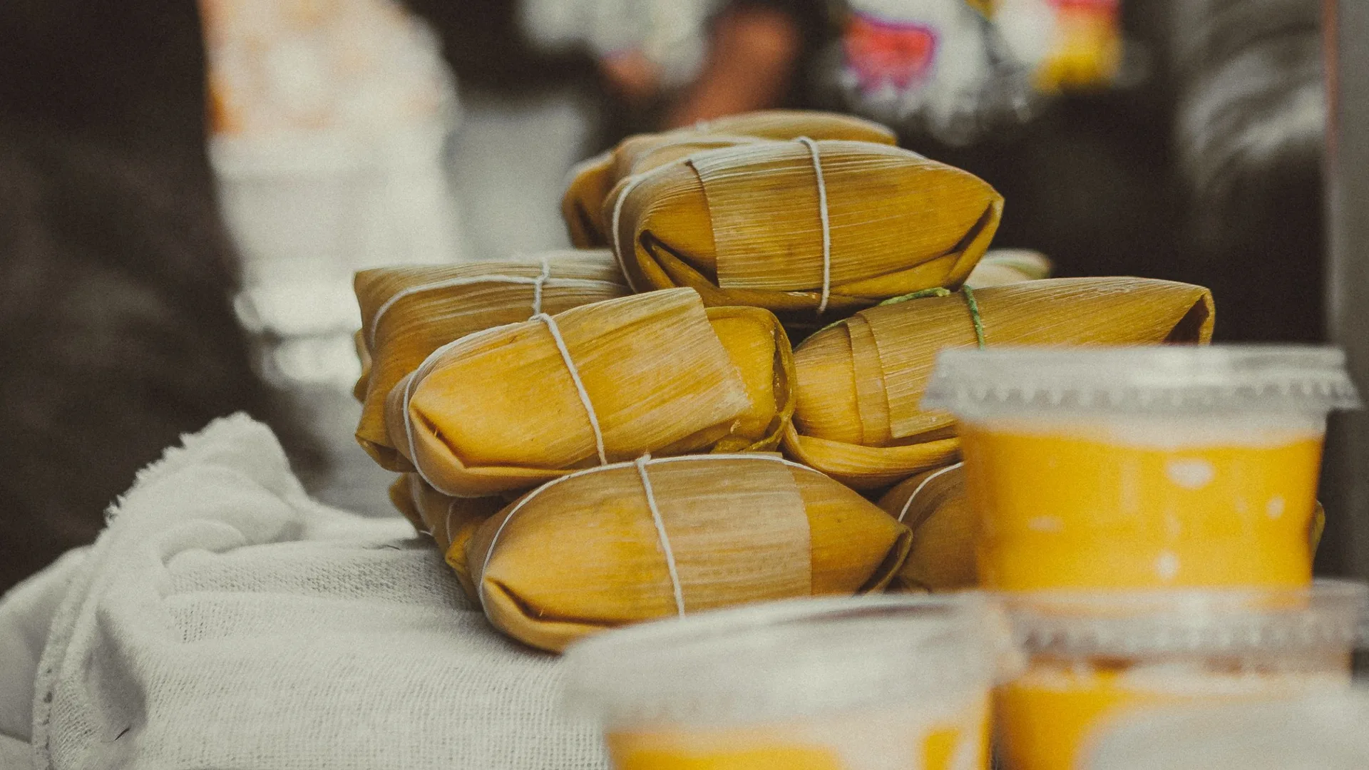 Tamales de arroz con pollo y verduras: una receta casera para sorprender a la familia