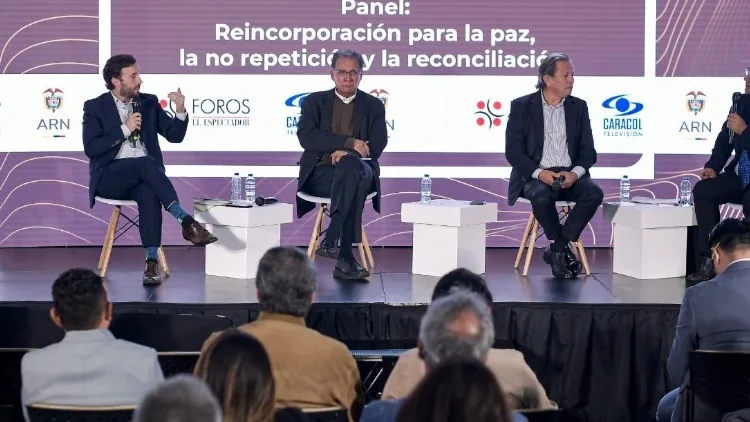 Gobierno colombiano enfrenta dudas por la financiación de los programas de reincorporación