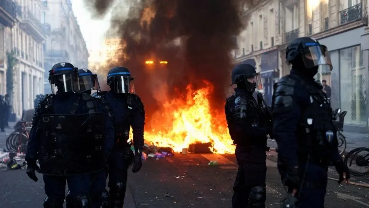 Protestas estudiantiles exigen la renuncia del primer ministro y el fin de megaproyectos