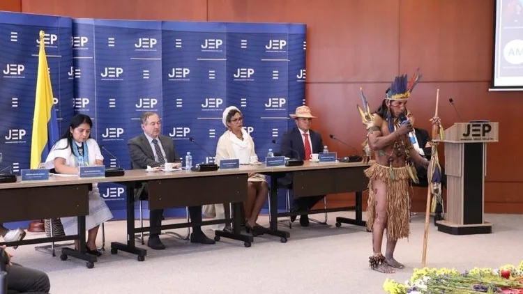 La JEP imputa a diez exmandos de las FARC por crímenes contra pueblos indígenas