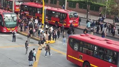 Protestas en Bogotá hoy: huelga de trabajadores del Metro bloquea la avenida Caracas