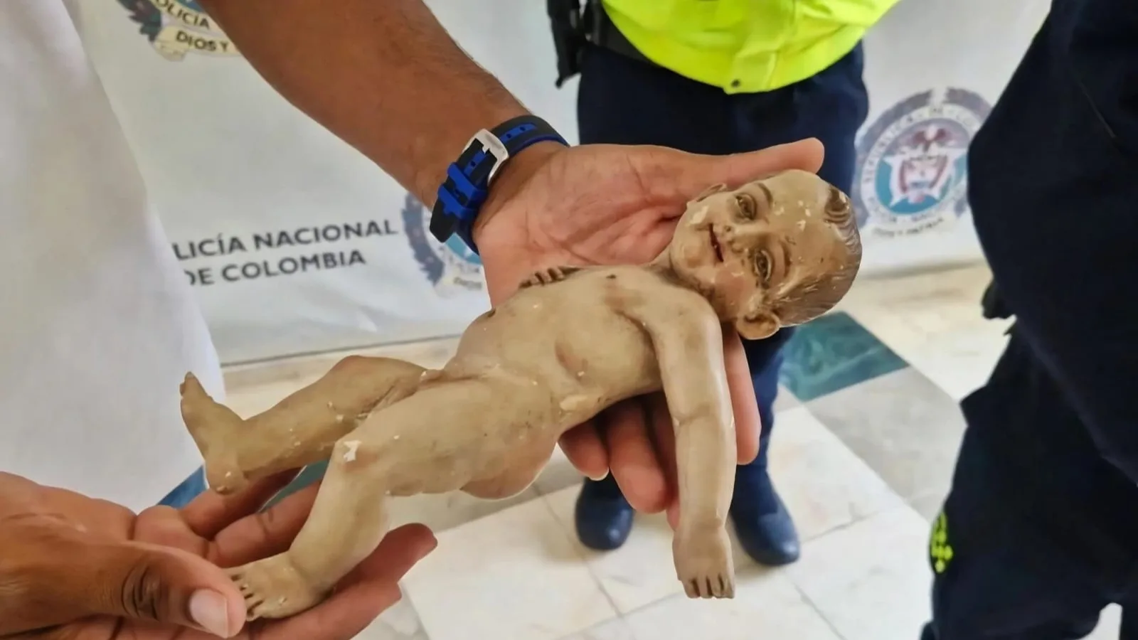 Policía recupera millonaria reliquia del Niño Dios robada en Medellín pero sacerdote no la