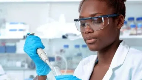 Burkina Faso impulsa el talento científico femenino con el certamen Hakili Mousso