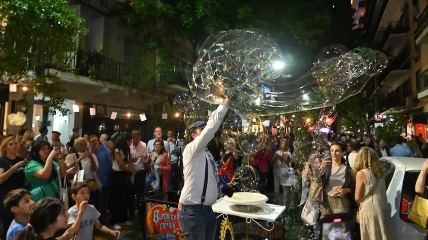 La Noche del Diseño: arte, música y más de 90 locales en el Distrito Arenales
