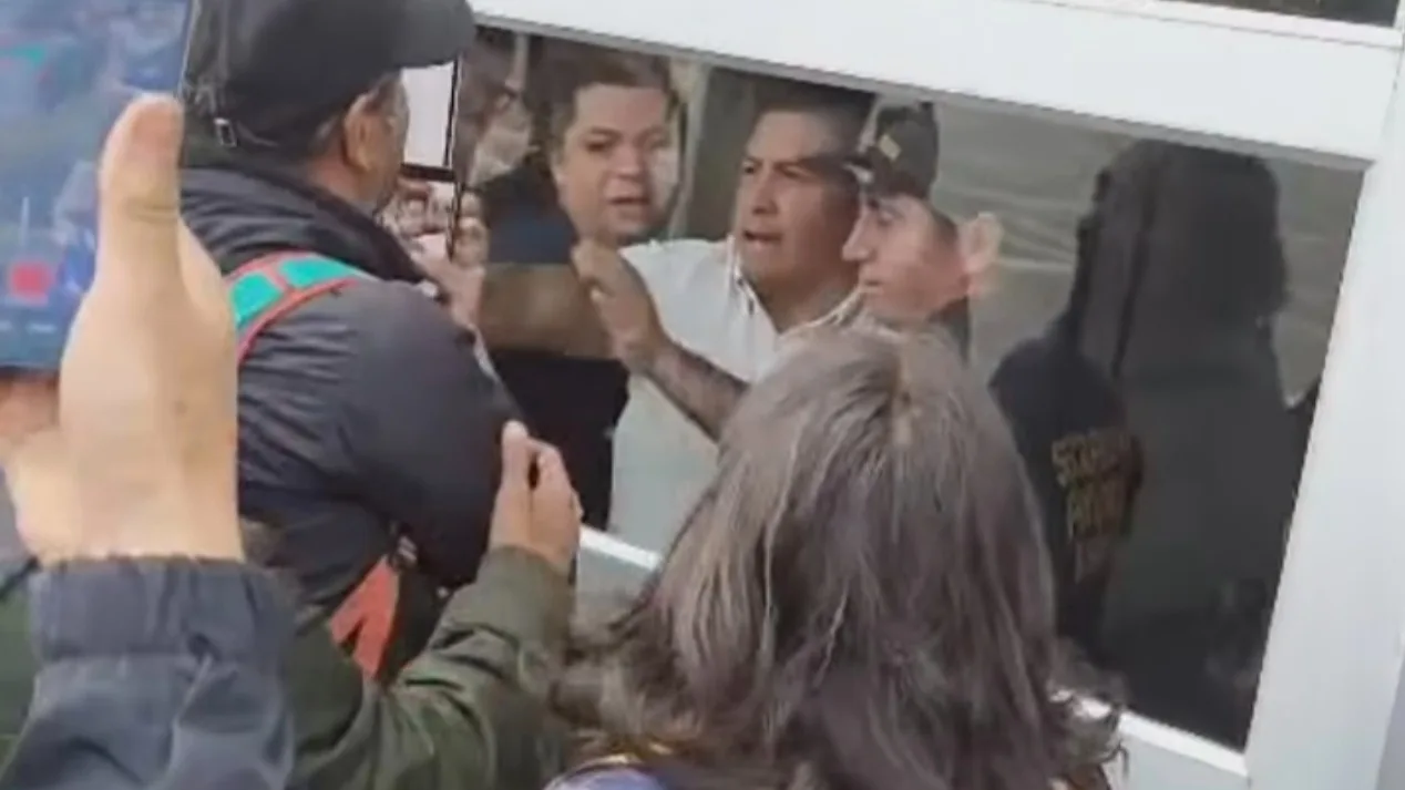¡Escándalo en Ipiales! Alcalde evade preguntas por agua turbia y escolta agrede periodista