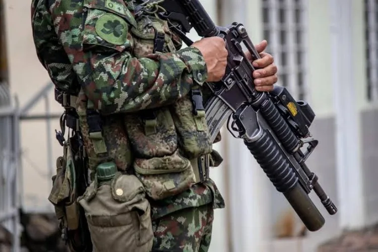 Investigan la muerte de un soldado a manos de un compañero dentro de una base militar