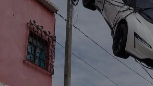 El carro volador de Tesla desata una ola de memes y bromas en redes sociales