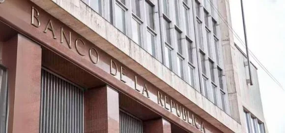 El Banco de la República dejó su tasa de interés en 12,25 % en medio de las preocupaciones por la inflación y el comportamiento de la economía nacional.