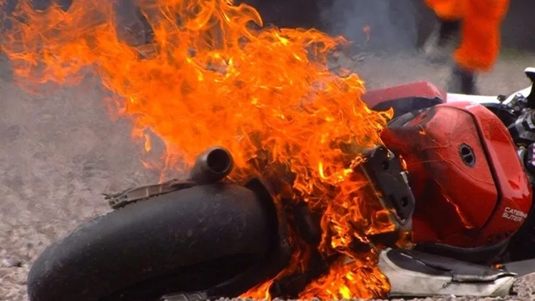 Incendio de vehículo genera alta congestión vehicular en importante corredor vial del sur