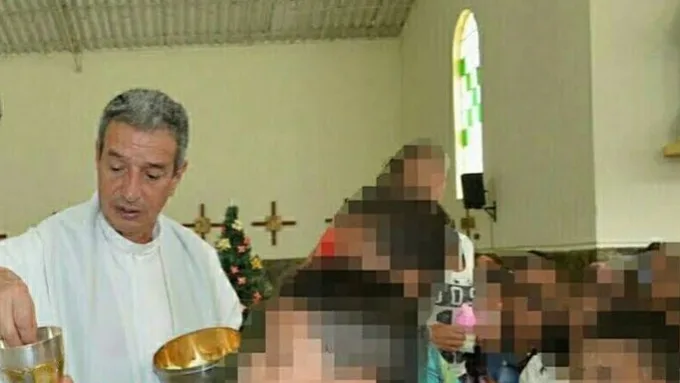 Ordenan a la Iglesia católica entregar archivos sobre denuncias de pederastia clerical