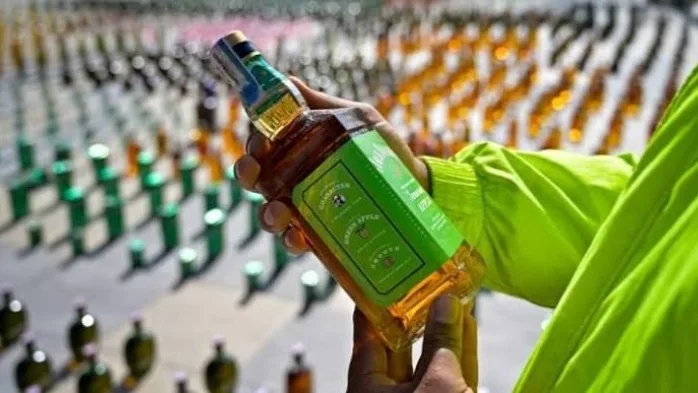 Autoridades incautan licor adulterado y aplican sanción de cierre a centro nocturno