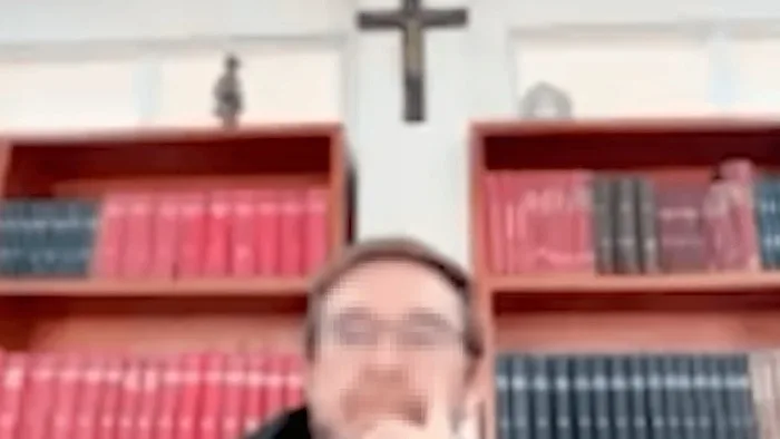 Fiscalía acusa a un religioso procesado por presuntos delitos sexuales contra un menor