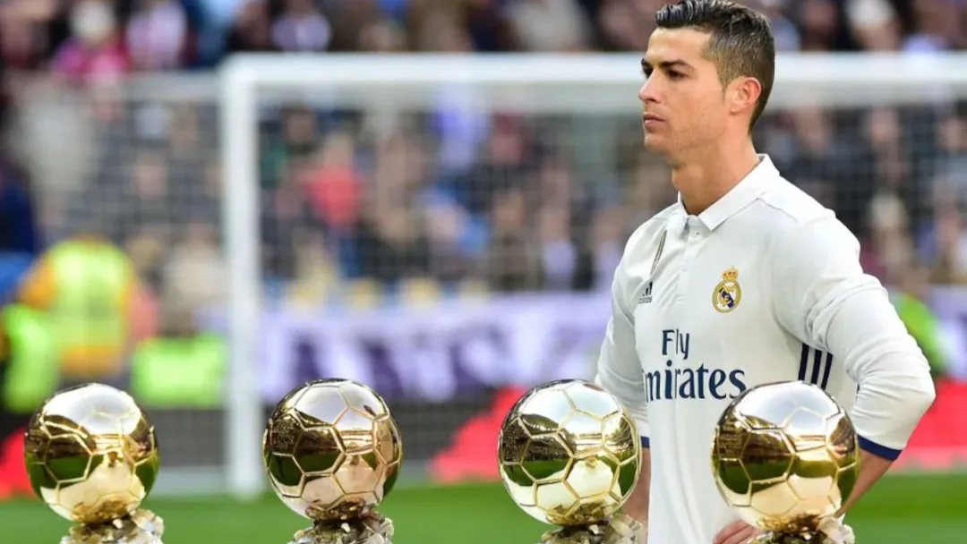 Cristiano supera a Messi y conquista el premio BOAT al mejor Balón de Oro de la historia!